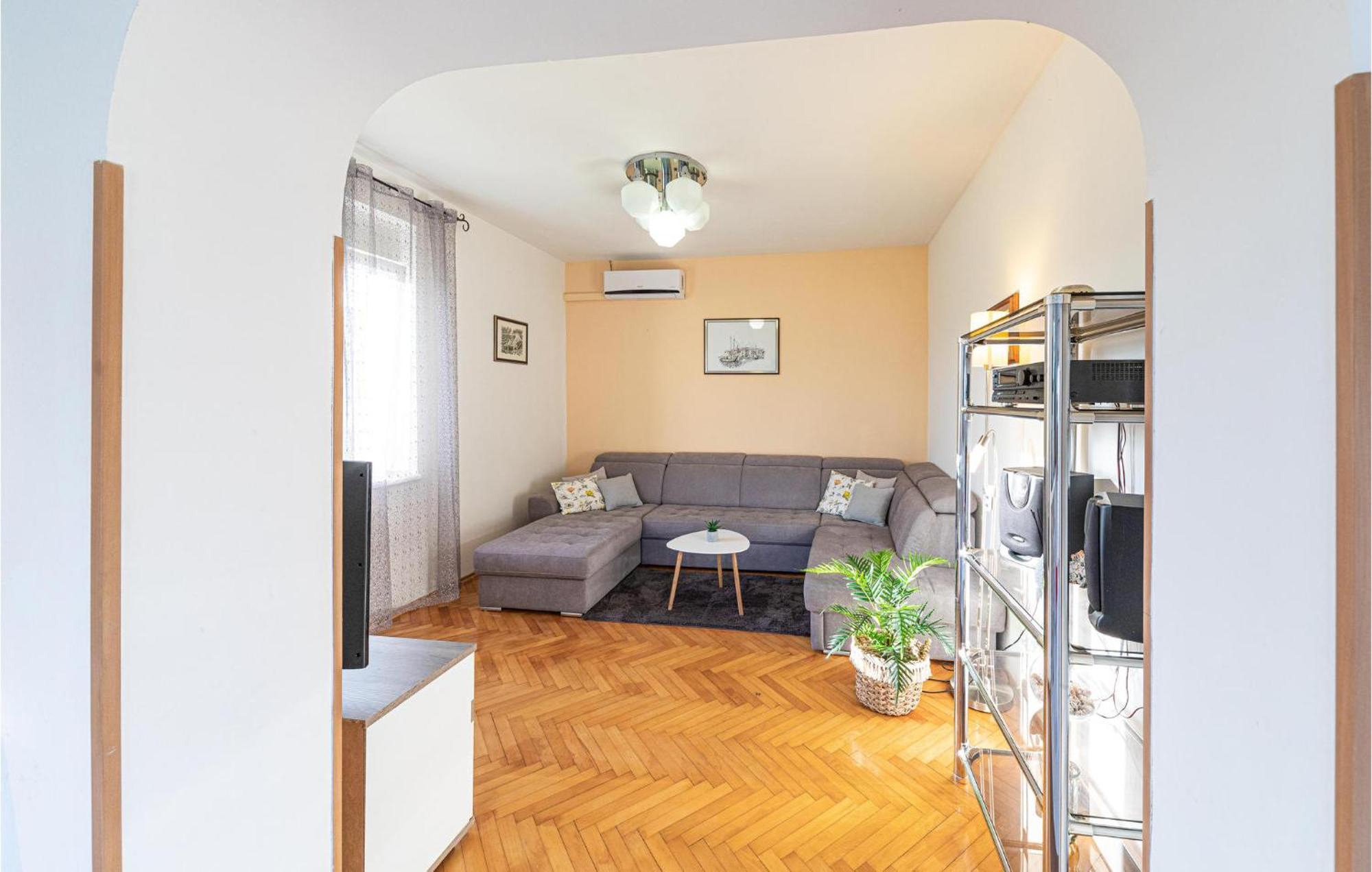 Lovely Apartment In Kastel Kambelovac With Wifi Kaštela Exteriér fotografie