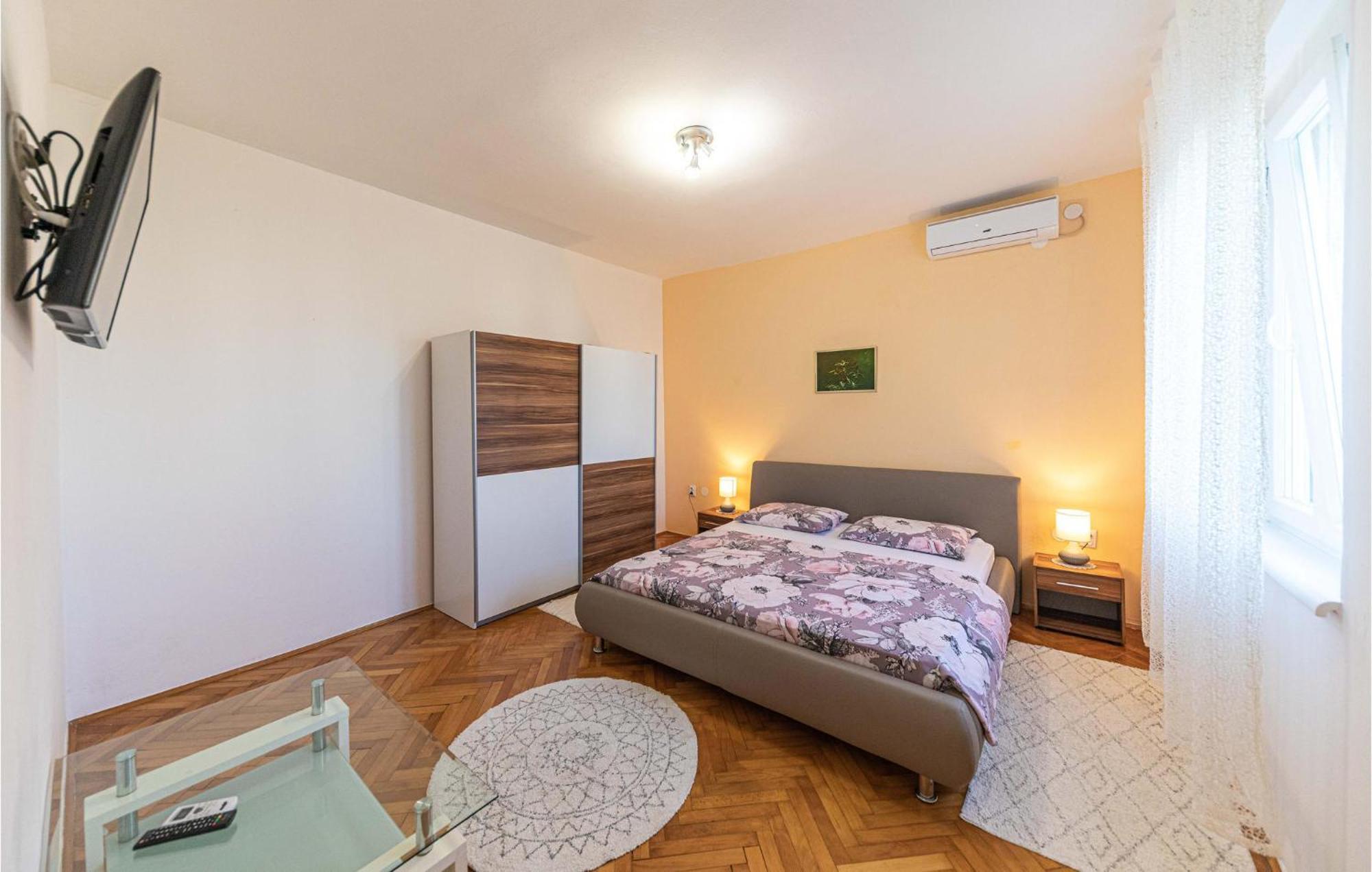 Lovely Apartment In Kastel Kambelovac With Wifi Kaštela Exteriér fotografie