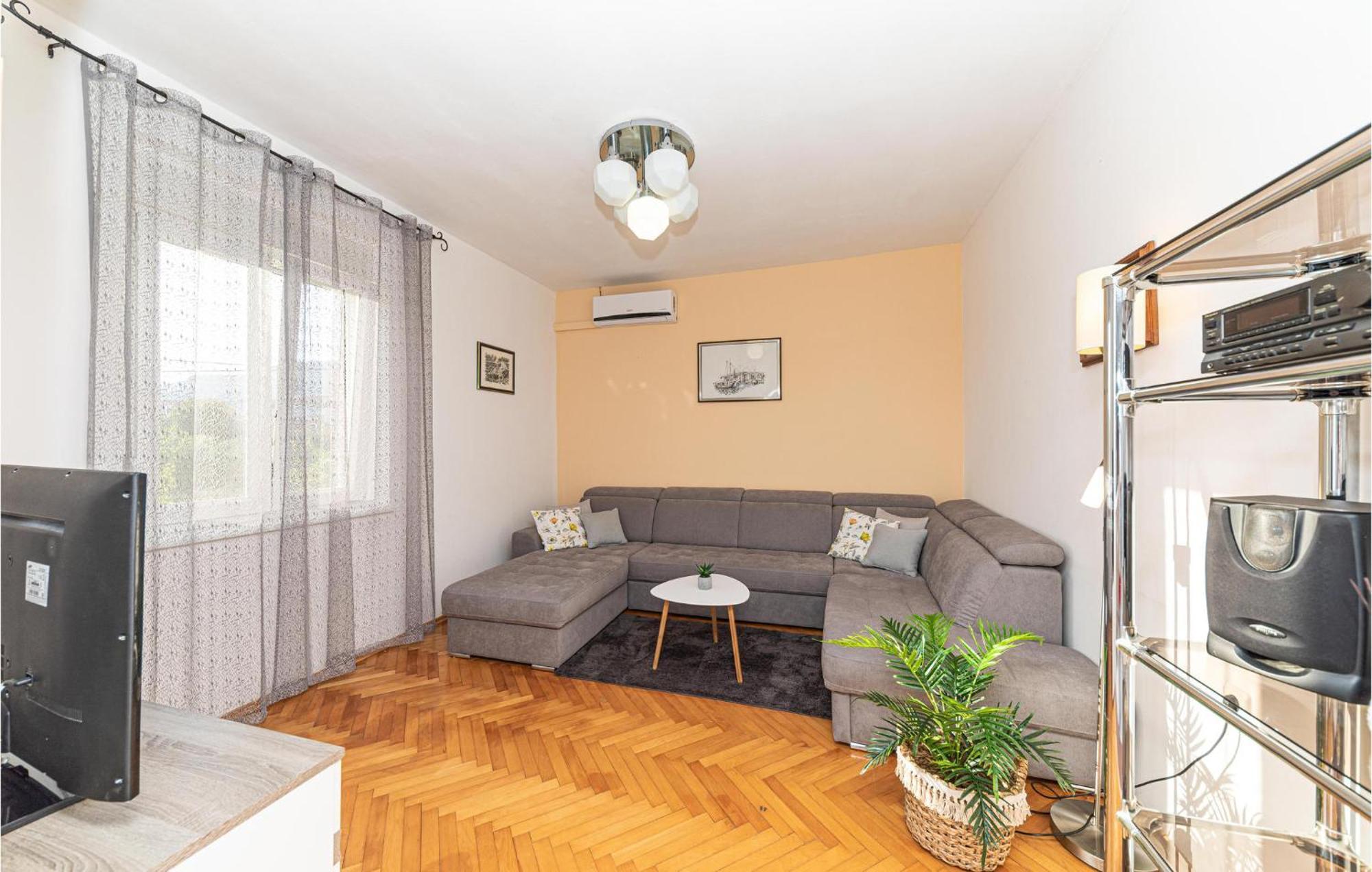 Lovely Apartment In Kastel Kambelovac With Wifi Kaštela Exteriér fotografie
