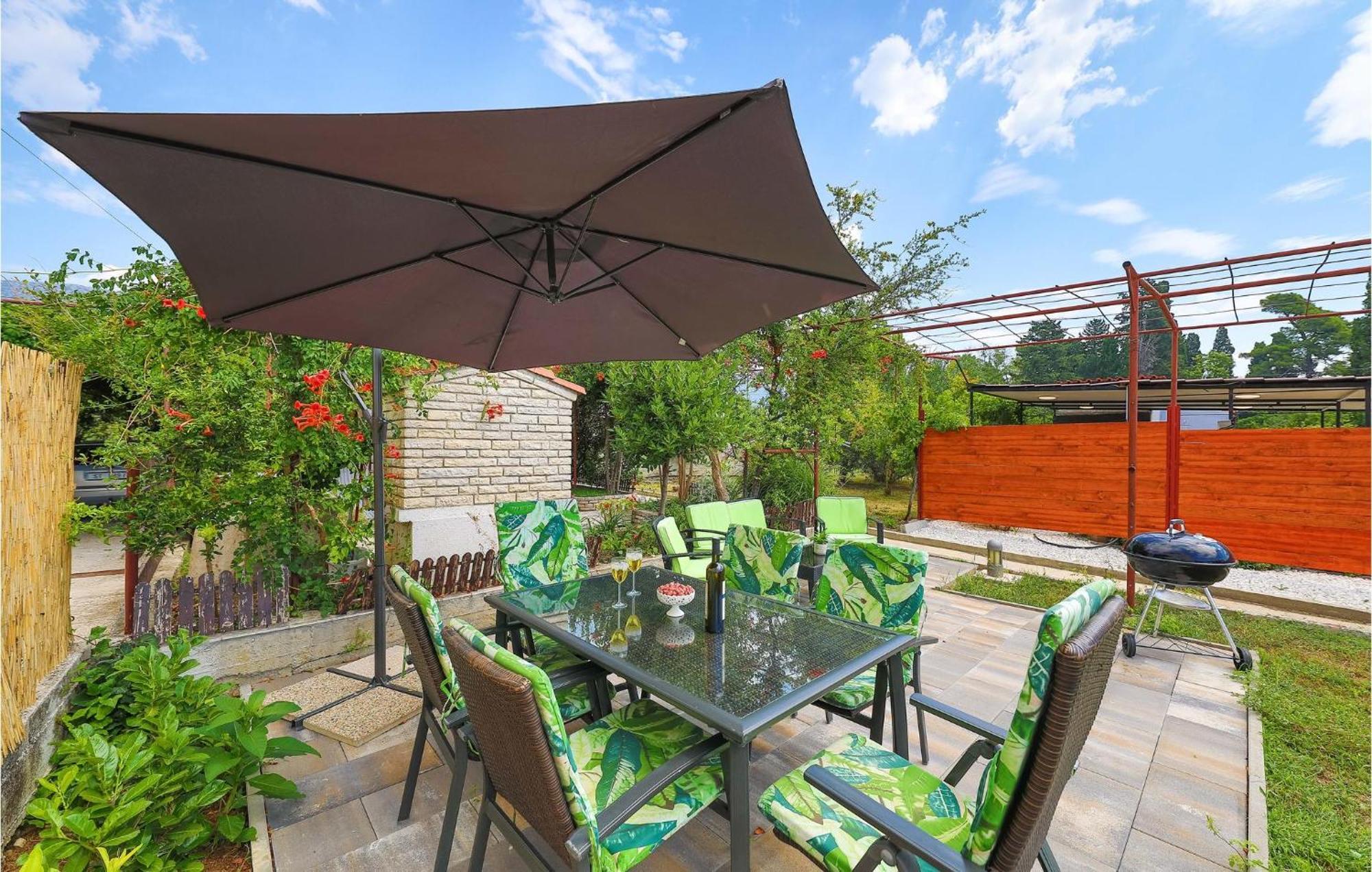 Lovely Apartment In Kastel Kambelovac With Wifi Kaštela Exteriér fotografie